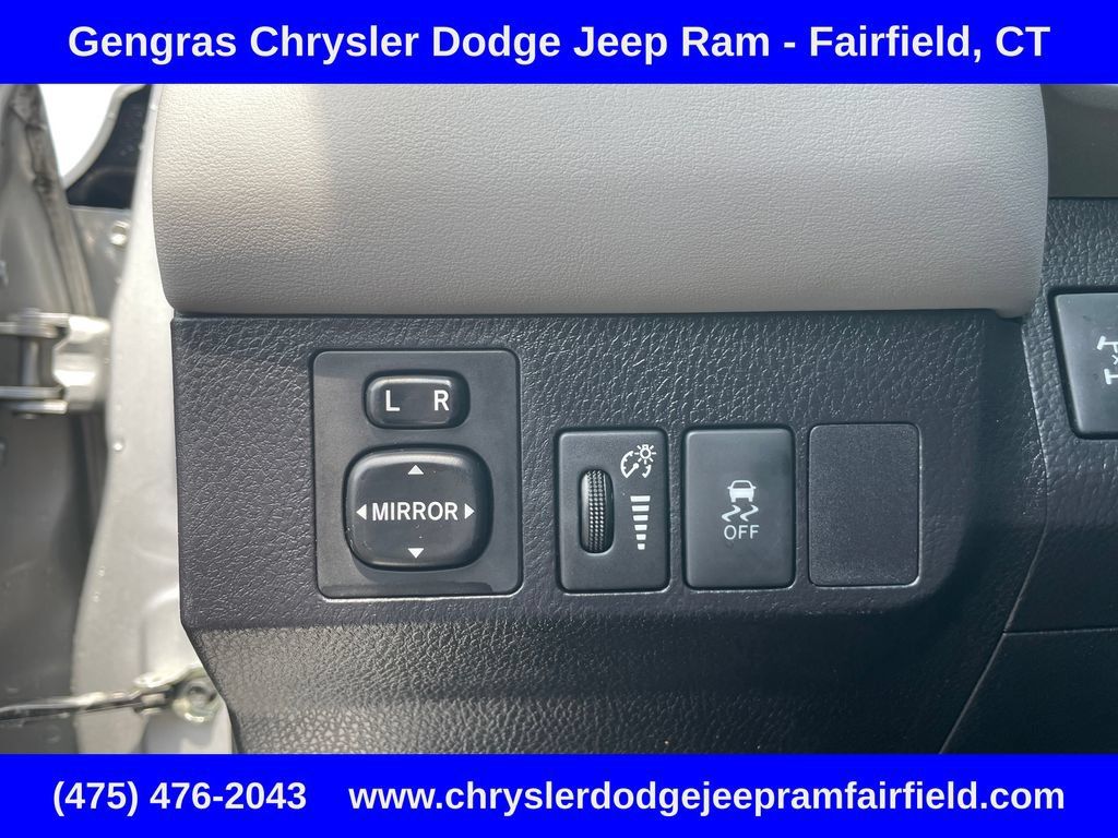Used 2015 Toyota RAV4 Limited AWD/4WD image 48
