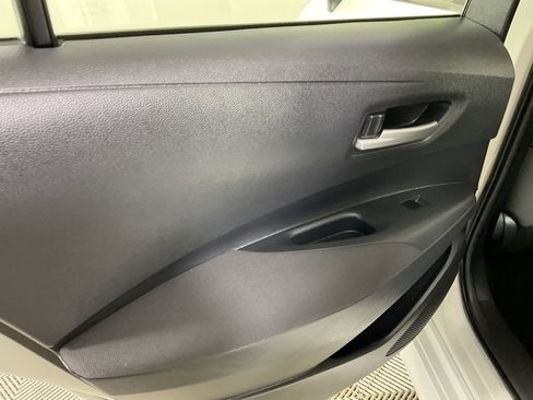 Used 2021 Toyota Corolla LE image 18
