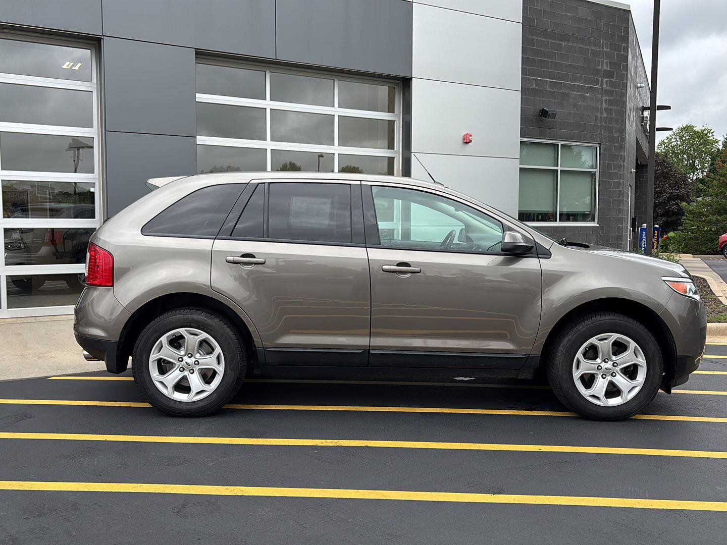 Used 2013 Ford Edge SEL FWD image 5
