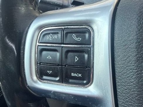 Used 2011 Chrysler Town & Country Limited FWD image 29