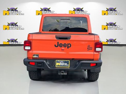 Used 2023 Jeep Gladiator Willys image 6
