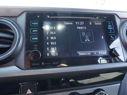 Used 2018 Toyota Tacoma TRD Off-Road w/ Technology Package image 21