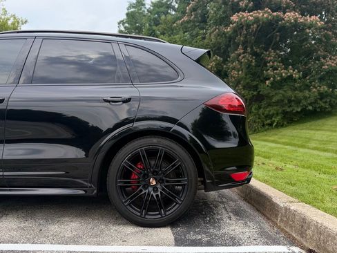 Used 2014 Porsche Cayenne GTS AWD/4WD image 11