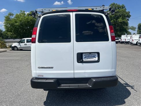Used 2017 Chevrolet Express 2500 RWD image 8