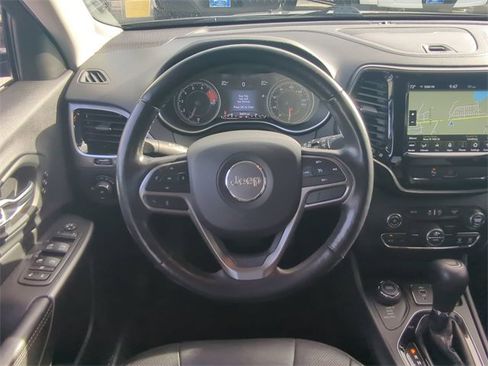 Used 2020 Jeep Cherokee Limited image 17