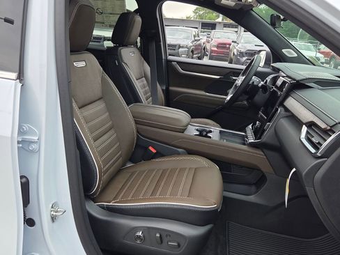 New 2026 GMC Acadia Denali Ultimate w/ LPO, All-Weather Package AWD/4WD image 14