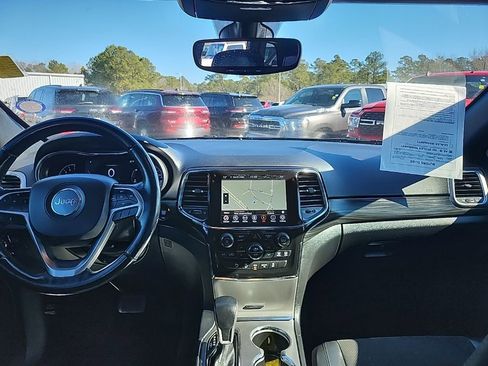 Certified 2022 Jeep Grand Cherokee Laredo X image 3