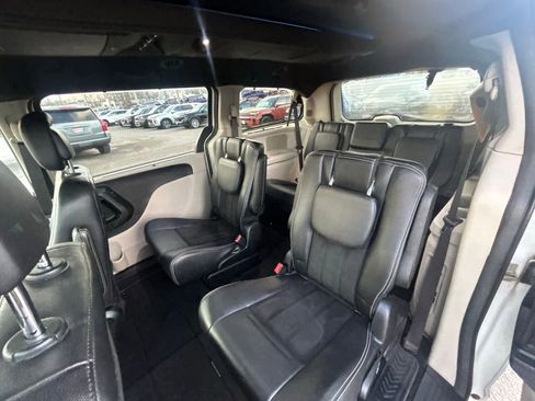 Used 2017 Dodge Grand Caravan SXT w/ Driver Convenience Group image 7