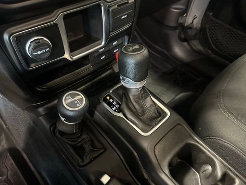 Used 2022 Jeep Wrangler Unlimited Sport AWD/4WD image 32