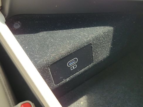 Used 2025 Genesis G70 2.5T RWD image 8