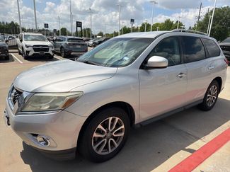 Used 2016 Nissan Pathfinder SV video 1