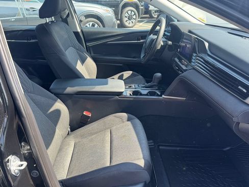 Used 2025 Toyota Camry SE FWD image 27