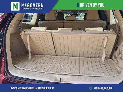 Used 2019 Toyota Highlander XLE AWD/4WD image 4