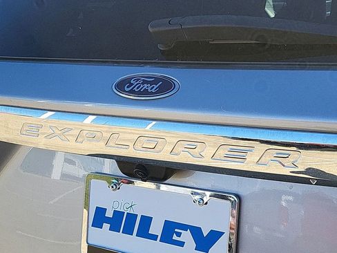 Used 2022 Ford Explorer King Ranch w/ Premium Technology Package image 32