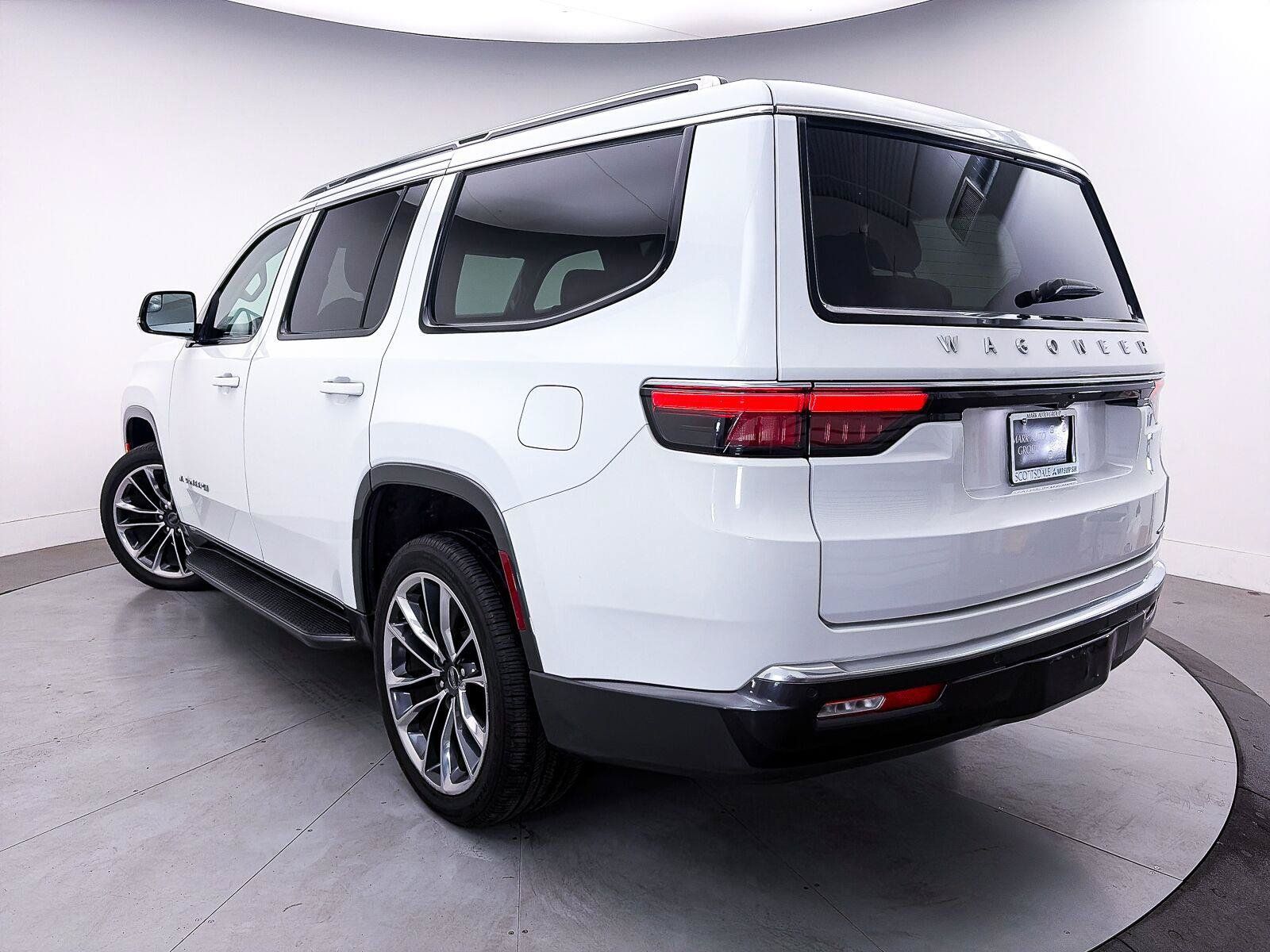 Used 2022 Jeep Wagoneer Series II w/ Premium Group I RWD image 2