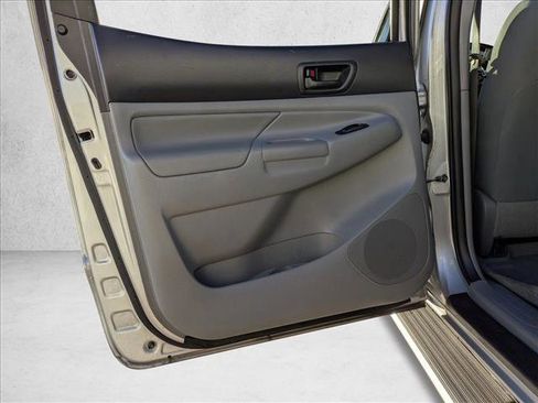 Used 2012 Toyota Tacoma PreRunner image 11