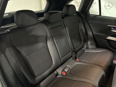 Used 2025 Mercedes-Benz GLC 300 4MATIC image 23