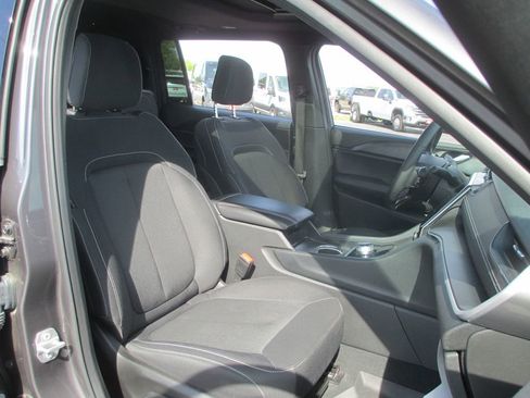 Used 2025 Jeep Grand Cherokee L Laredo w/ Luxury Tech Group I image 23