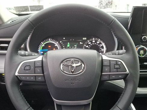 Certified 2026 Toyota Highlander XLE AWD/4WD image 18