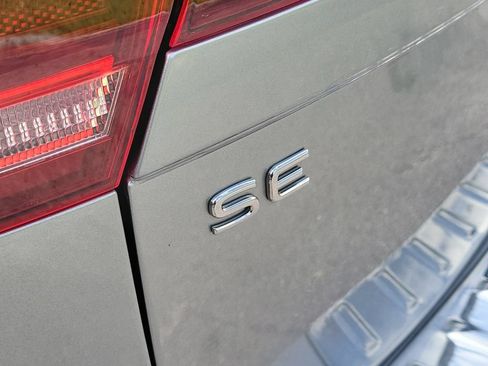Used 2023 Volkswagen Tiguan SE FWD image 5