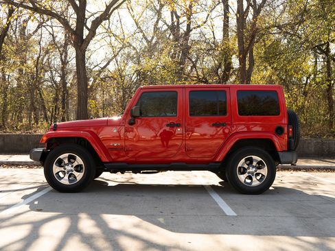 Used 2017 Jeep Wrangler Unlimited Sahara w/ Max Tow Package image 6