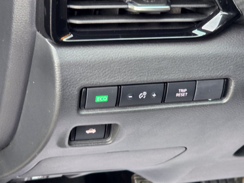 Used 2025 Nissan Sentra SV w/ All-Weather Package FWD image 7