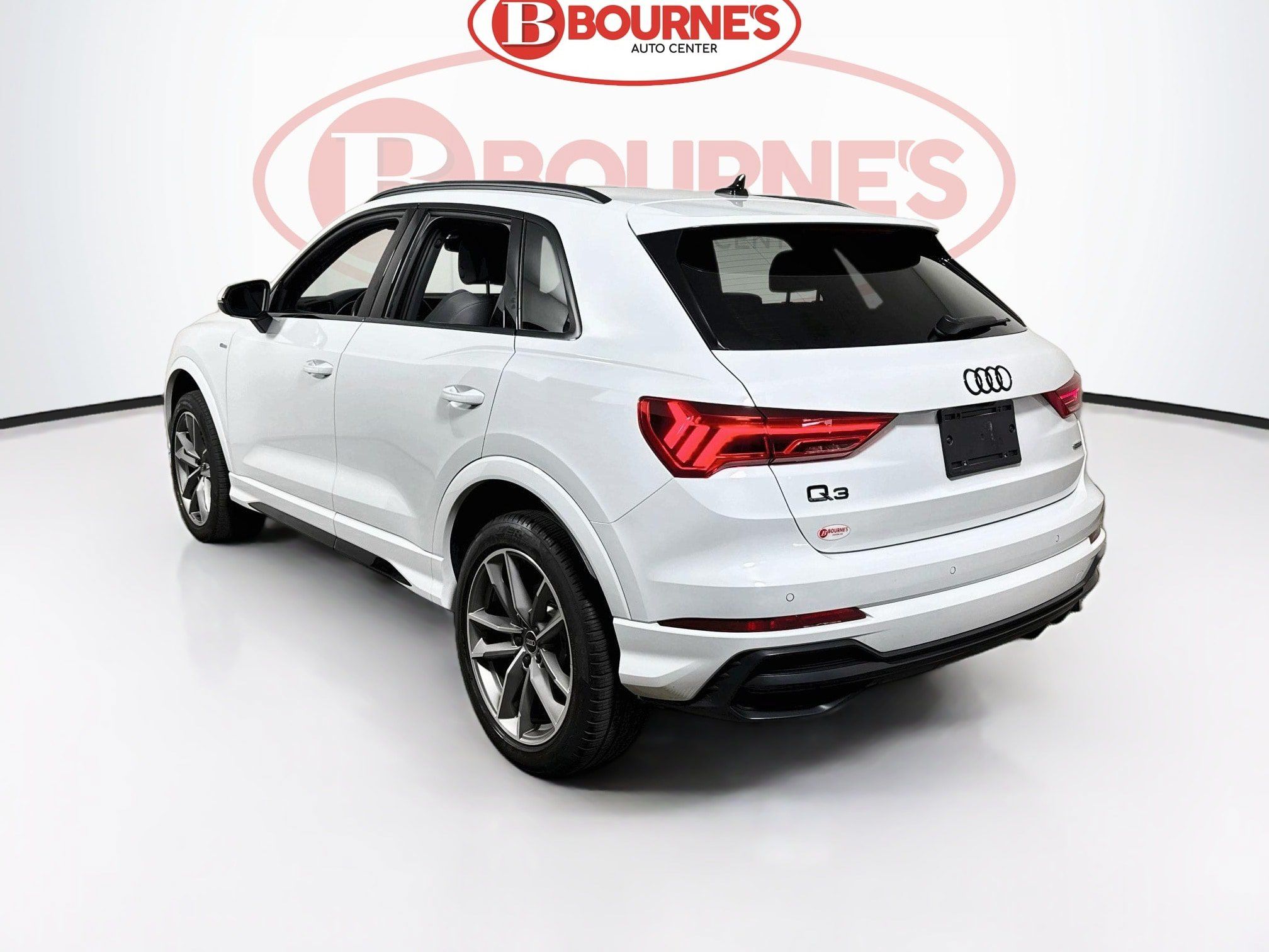 Used 2022 Audi Q3 2.0T Premium w/ Black Optic Sport Package AWD/4WD image 8