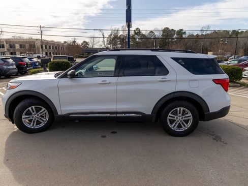 Used 2020 Ford Explorer XLT image 3