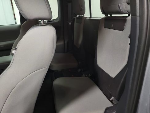 Used 2019 Toyota Tacoma SR5 w/ SR5 Appearance Package (SM) AWD/4WD image 20
