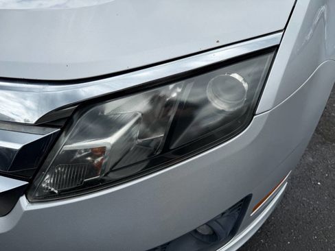 Used 2010 Ford Fusion SE FWD image 2