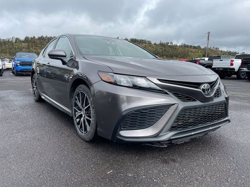 Used 2024 Toyota Camry SE image 1