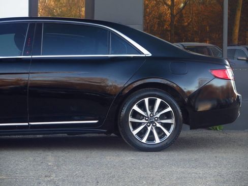 Used 2017 Lincoln Continental Premiere image 25