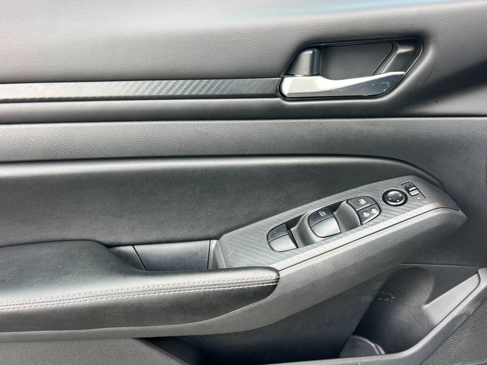 Used 2024 Nissan Altima 2.5 SV FWD image 10