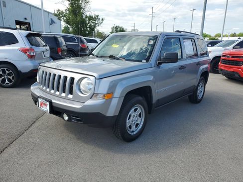 Used 2014 Jeep Patriot Sport FWD image 2