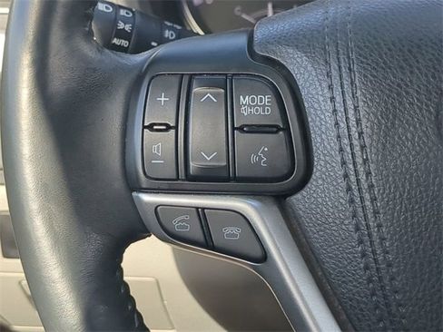 Used 2016 Toyota Highlander XLE image 26