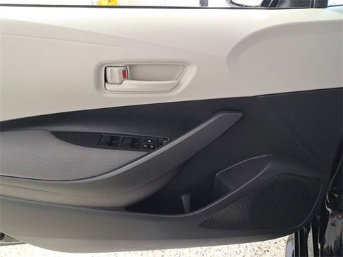 Used 2025 Toyota Corolla LE image 21