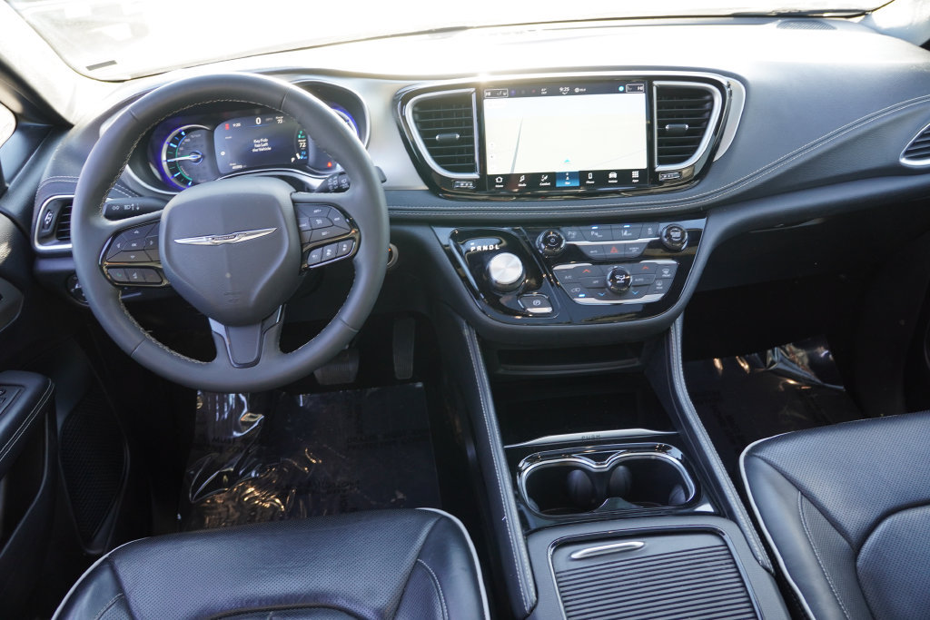 Used 2024 Chrysler Pacifica Premium FWD image 21