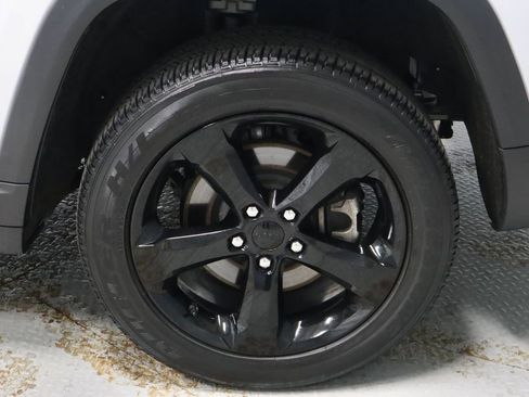 Used 2023 Jeep Grand Cherokee L Laredo AWD/4WD image 19