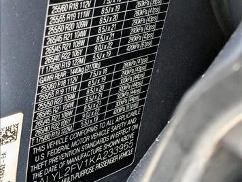 Used 2019 Land Rover Range Rover Velar R-Dynamic SE image 26