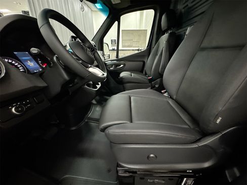 New 2025 Mercedes-Benz Sprinter 2500 image 21