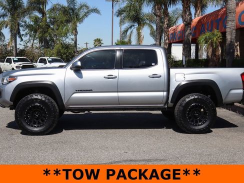 Used 2017 Toyota Tacoma TRD Off-Road RWD image 5