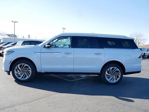 New 2026 Lincoln Navigator L Reserve AWD/4WD image 4