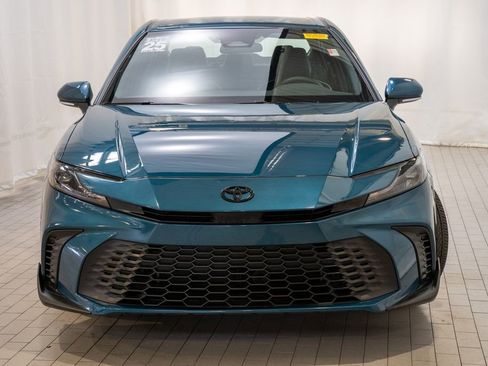 Used 2025 Toyota Camry SE image 2