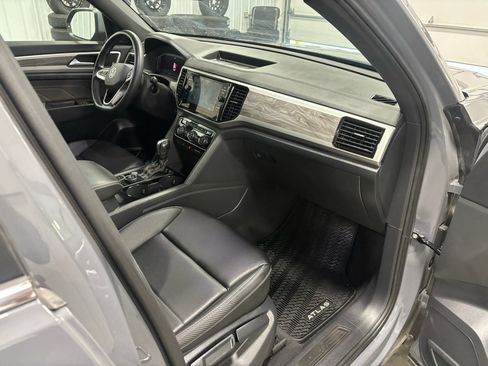 Used 2023 Volkswagen Atlas SE w/ Technology Package w/ Black Wheel Package image 34