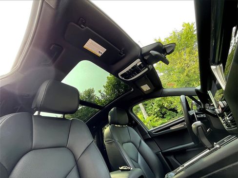 Certified 2025 Porsche Macan image 27