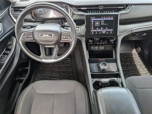 Used 2023 Jeep Grand Cherokee L Laredo RWD image 6