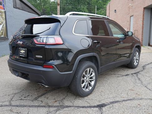 Used 2019 Jeep Cherokee Latitude Plus w/ Cold Weather Group AWD/4WD image 3