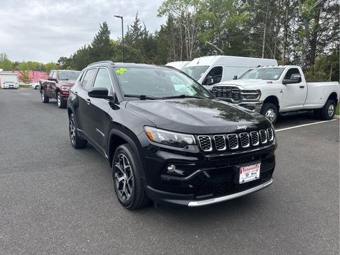 Certified 2024 Jeep Compass Limited AWD/4WD image 3