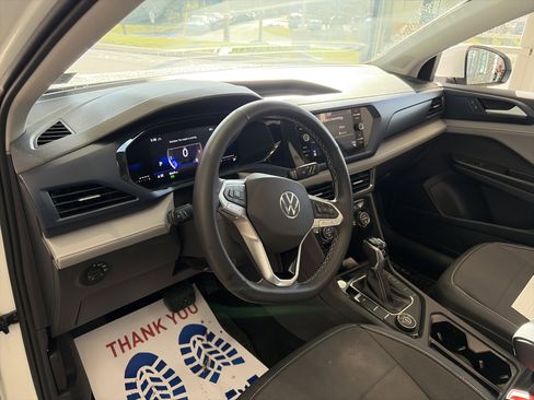 Used 2024 Volkswagen Taos SE w/ Panoramic Sunroof Package image 22