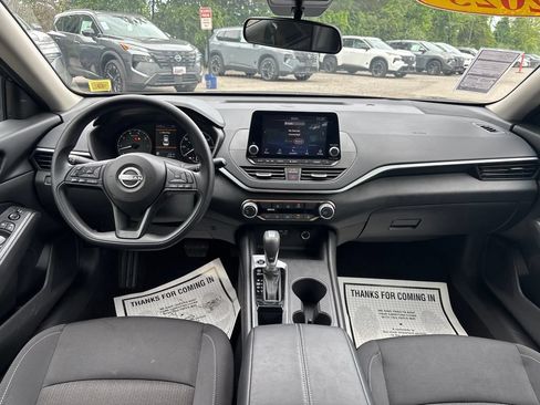 Used 2025 Nissan Altima 2.5 S FWD image 15